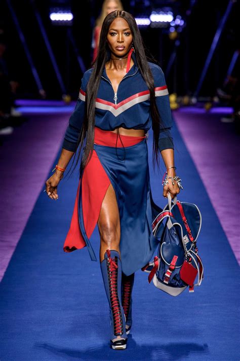 naomi campbelli con versace